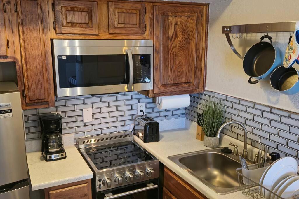 Cozy Updated Cove Of Heaven, 5Mins To Lake Hefner! Oklahoma City Exterior foto